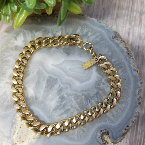 Monet Jewelry - Vintage Monet goldtone chain bracelet